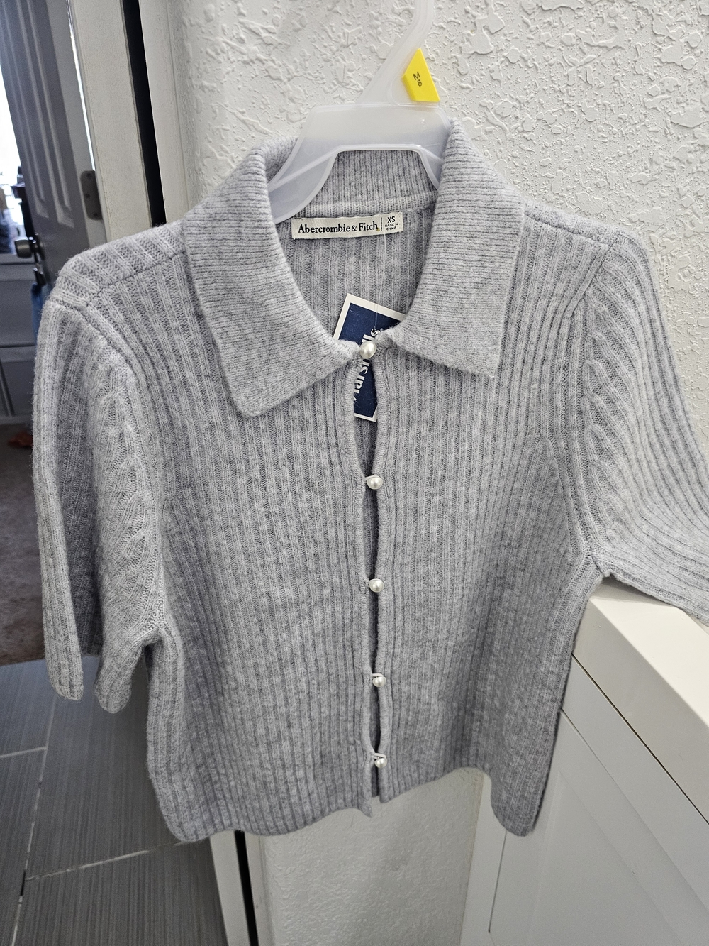 Abercrombie & Fitch Women's Light Gray Ribbed Pearl-Button Sweater